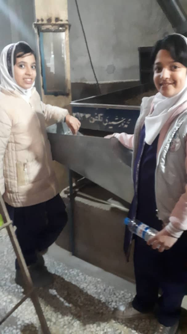 بازدید دختران ششم از کارخانه برنجکوبی